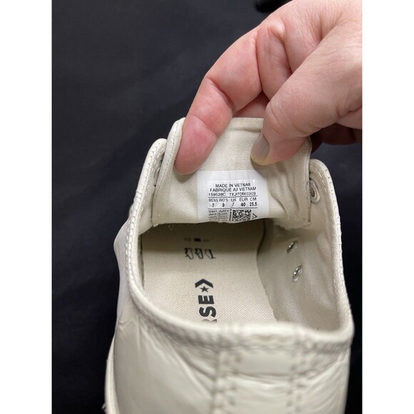 Converse White Leather Women’s 9 Low top Chuck Taylor’s - Picture 3 of 9
